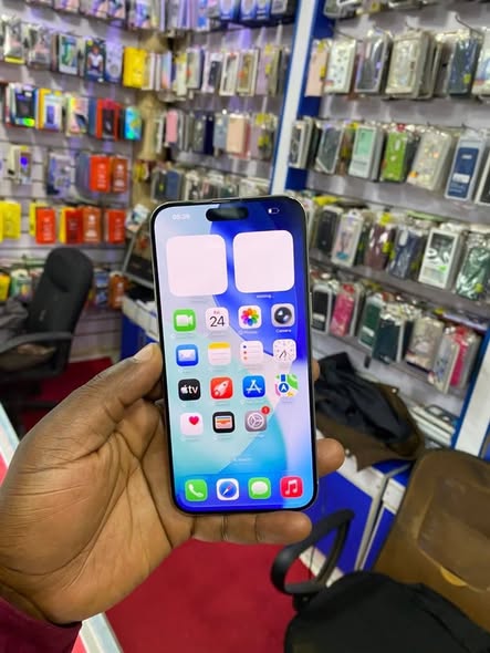 A picture of Iphone 15pro max 512gb wifi only