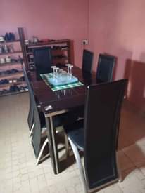 A picture of Clean dining table for sale