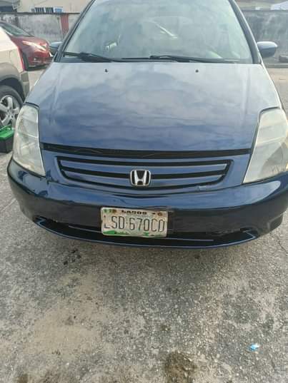 A picture of 2005 Honda Stream 3 row seat engine gear ac working