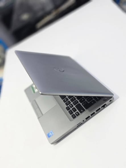 A picture of Dell latitude 5400