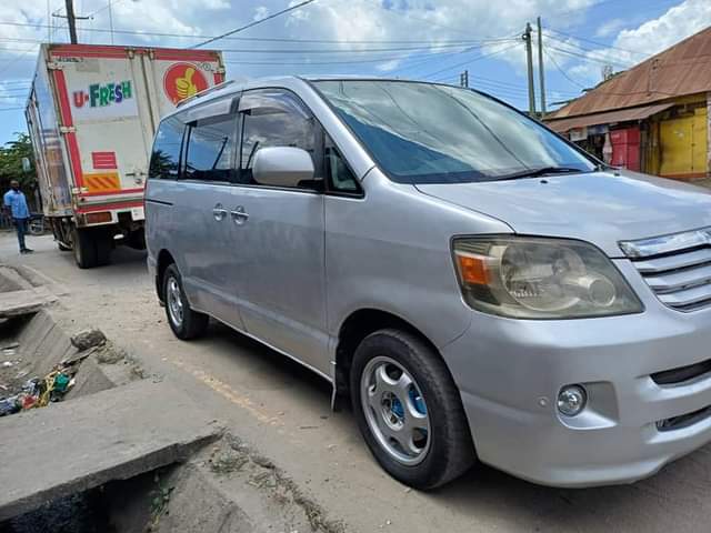 A picture of TOYOTA NOAH NEW SHAPE NAIUZA MIL 7 8 0743435416
