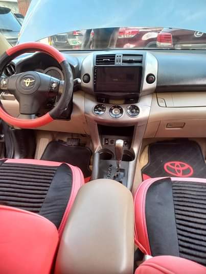 A picture of Toyota RAV4 2007model Limited Edition leather interior DVD reverse brand