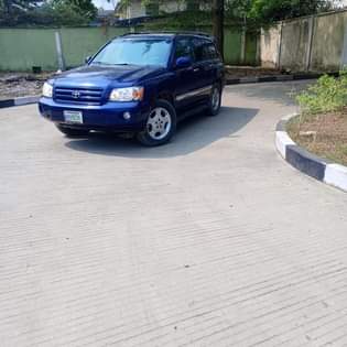 A picture of Toyota highlander 2002