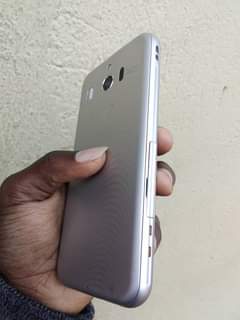 A picture of SHARP SH704 32GB 3GB RAM 4G NET AT 130 000