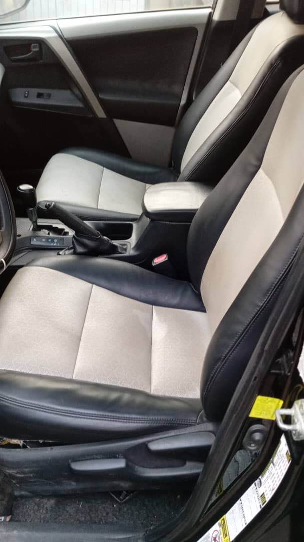 A picture of Super clean 2014 Toyota RAV4