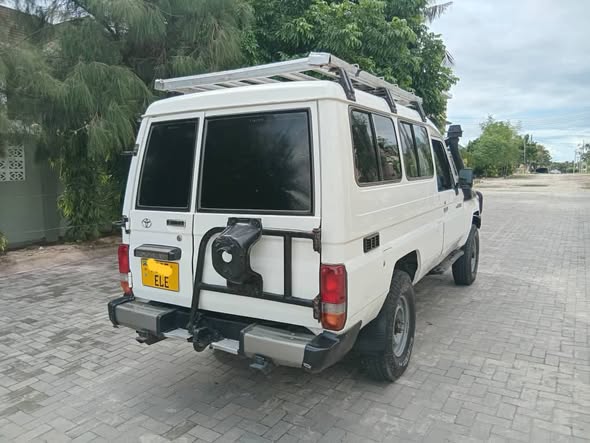 A picture of TOYOTA LANDCRUISER