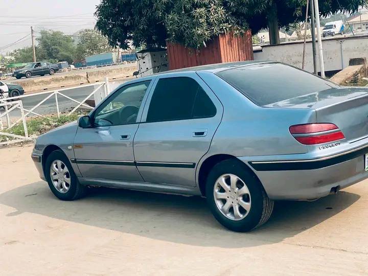 A picture of Peugeot 406