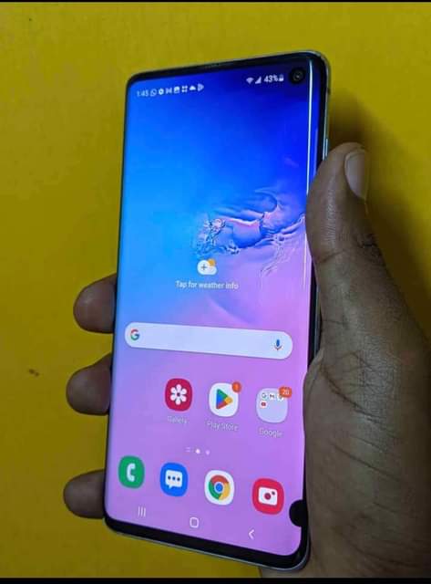 A picture of SAMSUNG GALAXY S10 128GB RAM 8 270 000