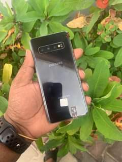 A picture of Samsung s10 used