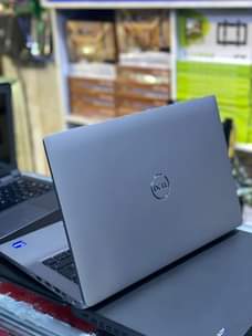 A picture of Dell latitude i7