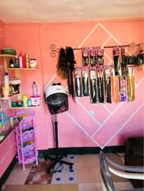 A picture of Nauza saluni kama unavoina kila kitu ni kipya vimetumika mwezi