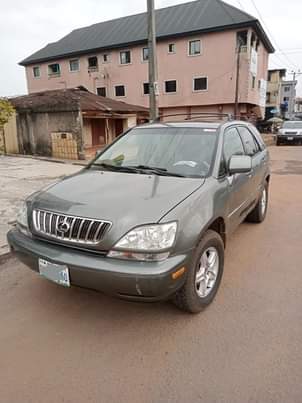 A picture of Lexus 300