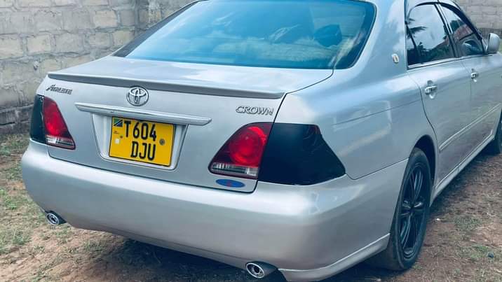 A picture of Crown Athlete Inauzwa bei poa iko vizuri haina changamoto yoyote