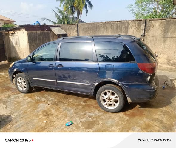 A picture of AWOOF DEAL TOYOTA SIENNA FIRST BODY Hot distress sale owner
