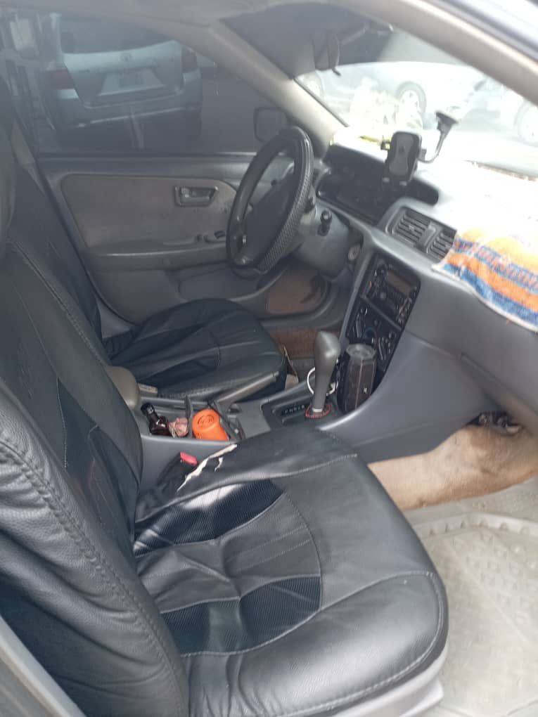 A picture of 2002 Toyota Camry LE