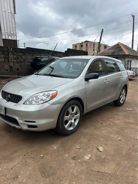 A picture of Toyota matrix 2004