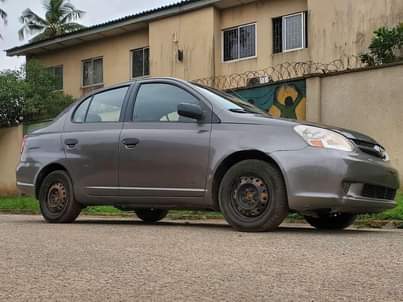 A picture of 2005 Toyota echo