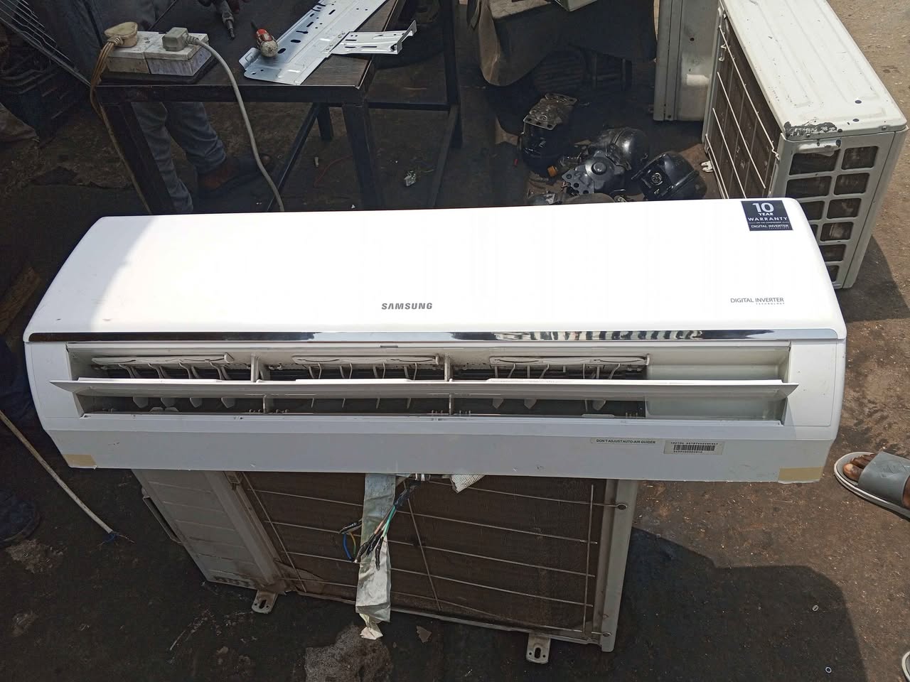 A picture of 2 horsepower Samsung inverter AC