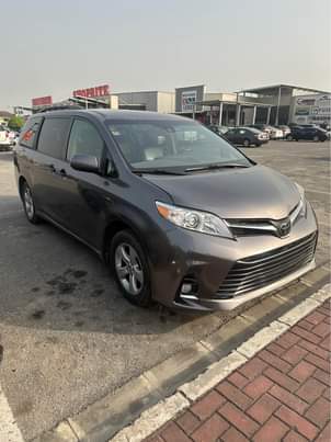 A picture of Toyota sienna 2018