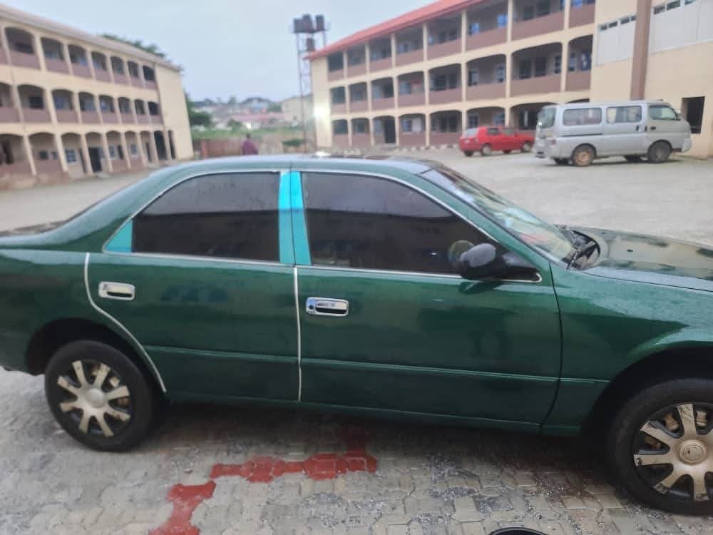 A picture of 2000 Toyota camry