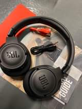 A picture of Im selling my JBL TUNE 760NC Bluetooth wireless headphones 250