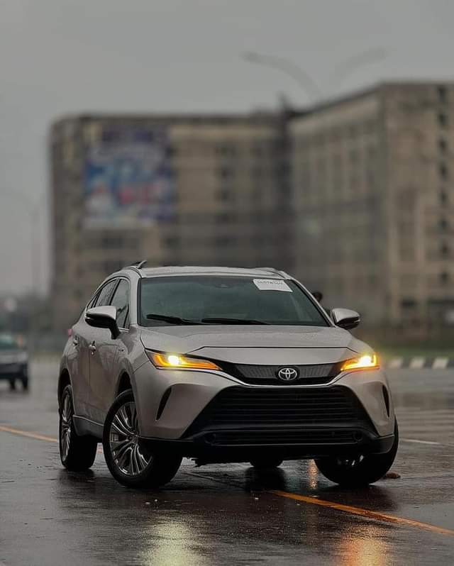 A picture of 2022 TOYOTA VENZA XLE WITH ORIGINAL CUSTOM DUTY