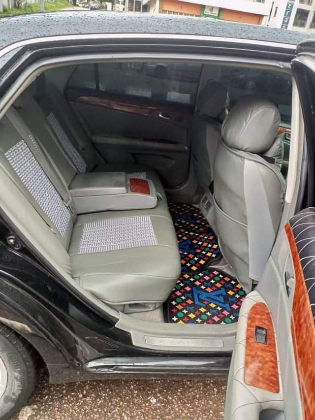 A picture of 2005 Toyota Avalon