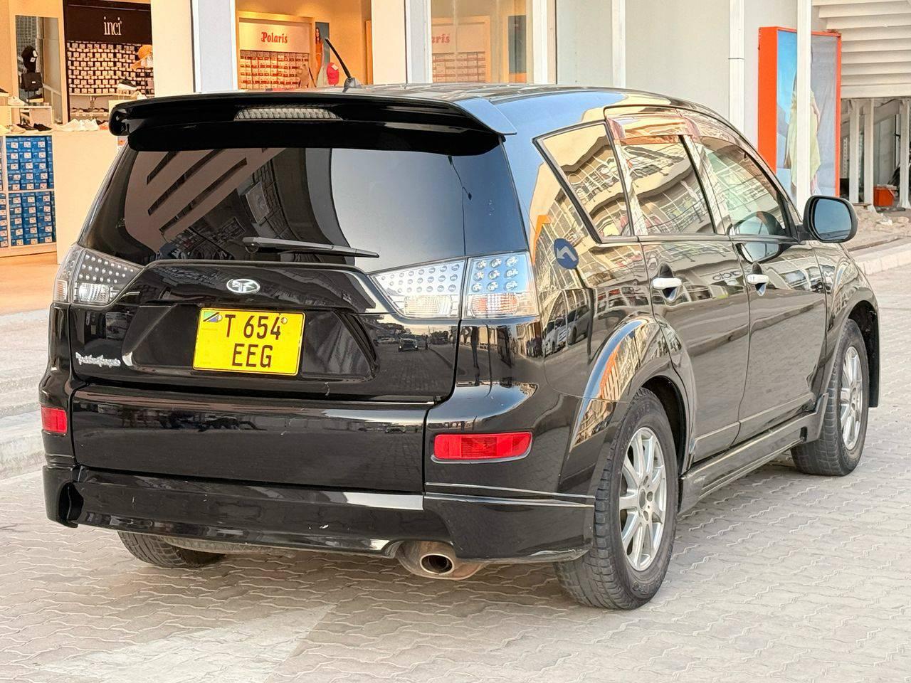 A picture of MITSUBISH OUTLANDER BEI 19 8M CALL 0696002320