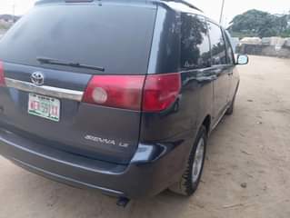 A picture of Toyota Sienna