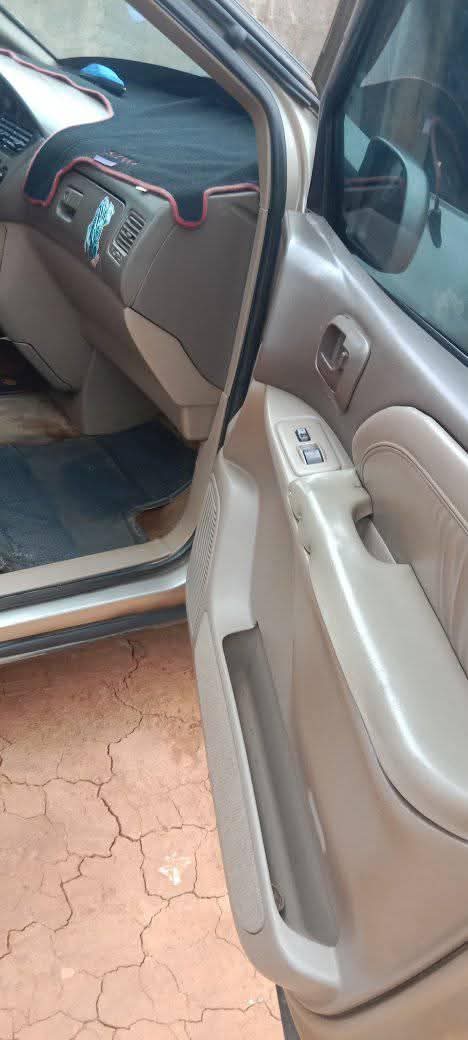 A picture of 2002 Toyota sienna