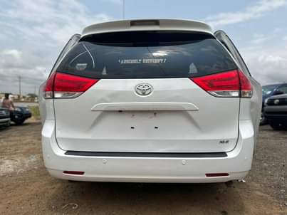 A picture of 2012 TOYOTA SIENNA