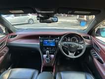 A picture of TOYOTA HARRIER NEW SHAPE SPORT EDITION CHASSIS NO