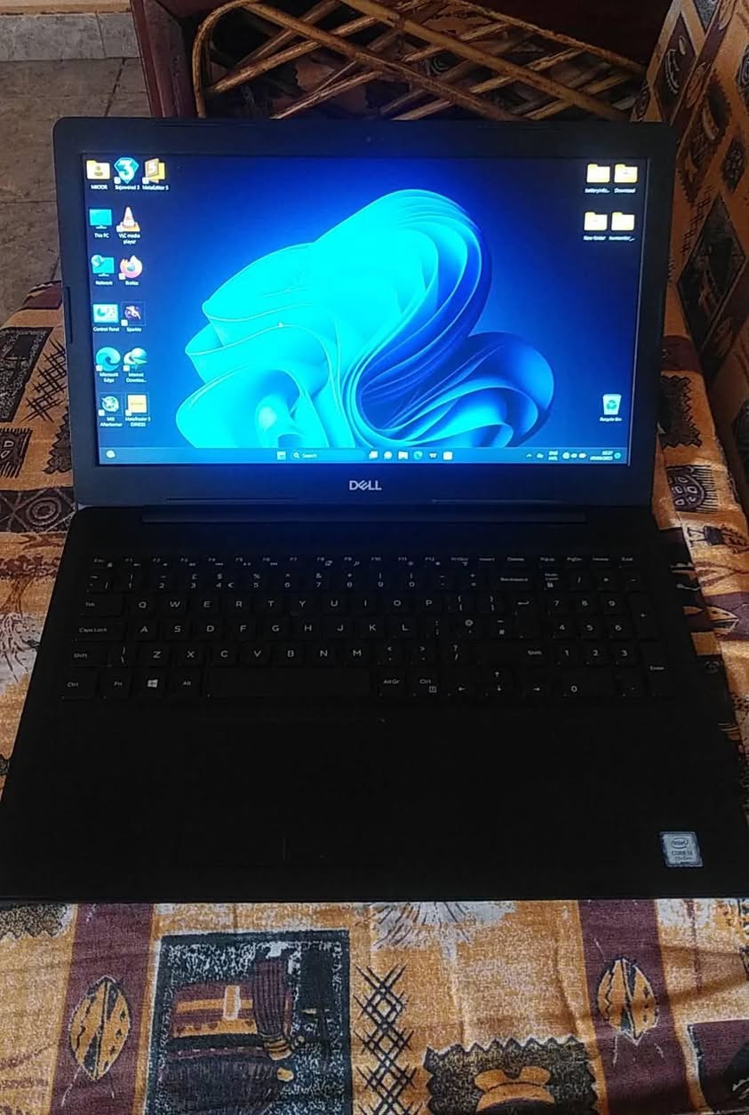 A picture of Inspiron i3 8th gen