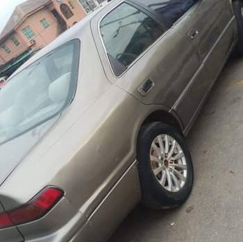 A picture of 2000 Toyota Camry Le