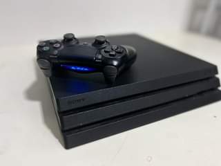 A picture of Ps4 pro full set chipped 20 games