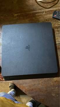 A picture of ps4 slim