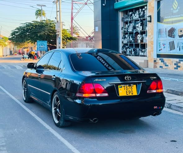 A picture of TOYOTA CROWN ATHLETE KALI Engine 4GR 2360cc Full Options Full