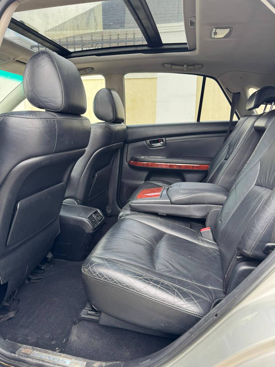 A picture of Few months registered 2006 Rx330 full options with Panoramic sun