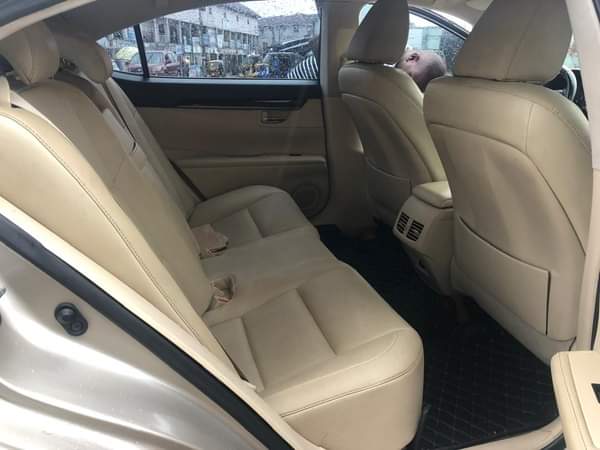 A picture of 2013 Lexus ES350 Pure First body Untouched silent engine Untouched