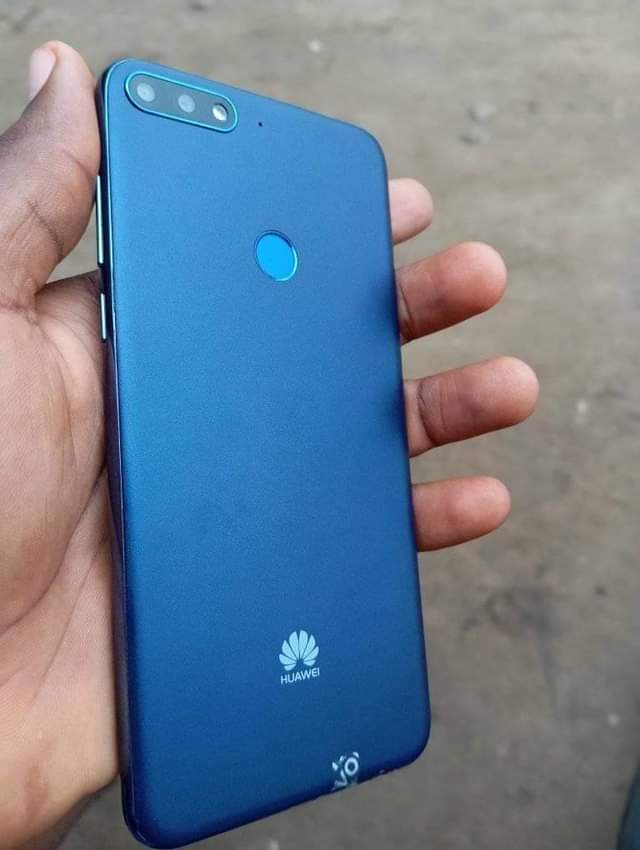 A picture of Huawei phone