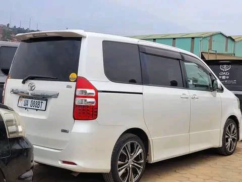 A picture of Toyota Noah