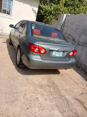 A picture of Toyota Corolla 04