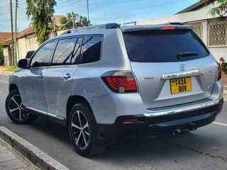 A picture of TOYOTA KLUGER NEW MODEL BEI MILIONI 55