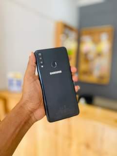 A picture of SAMSUNG A20s