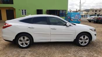 A picture of 2010 Honda crosstour engine and Gear perfectly ok AC compressor