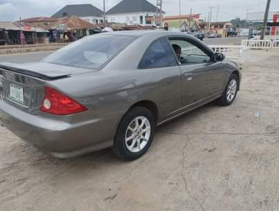 A picture of Honda Civic 2 Doors 2005 Model