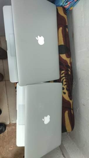 A picture of Mac book air and pro