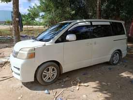 A picture of TOYOTA NOAH inauzwa Milion 10 tuu