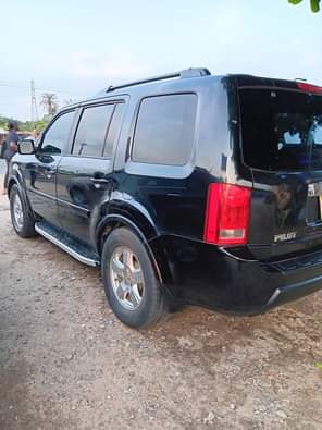 A picture of A sharp first body Honda pilot engine quiet gear very