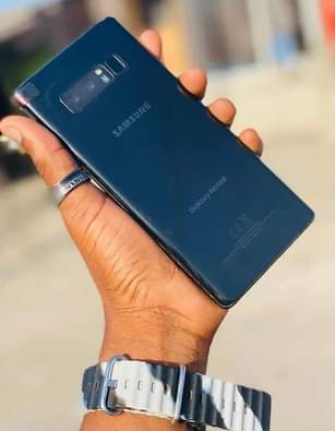 A picture of Galaxy note 8